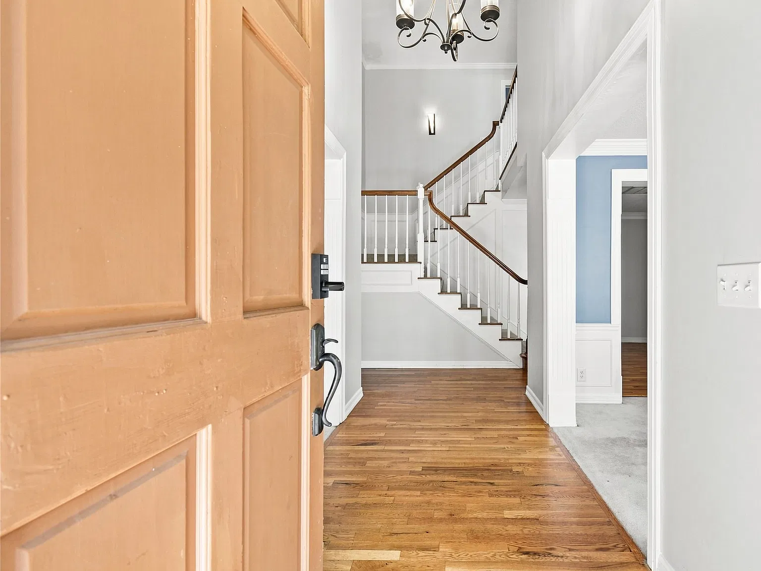 5 bed, 3.5 bath, 3788 sqft, $3,500 — Photo 3
