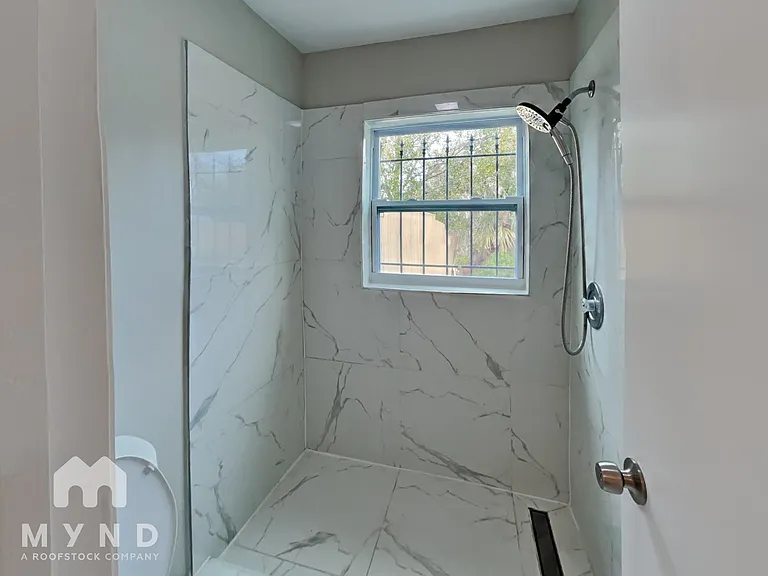1960 Gregory Dr — Photo 10