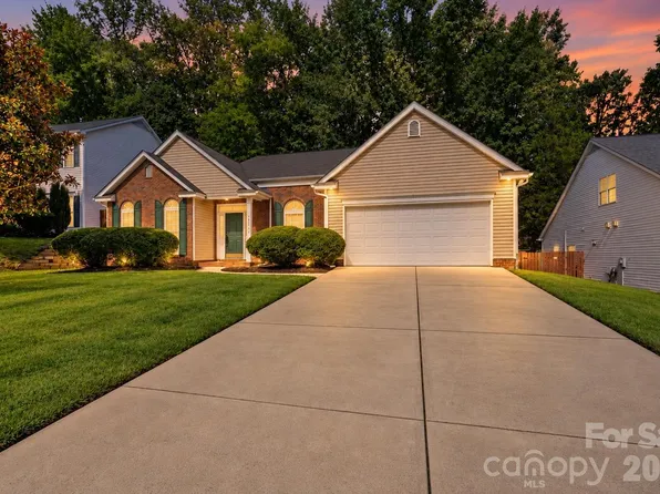 10214 Stoneykirk Ln, Charlotte, NC 28269