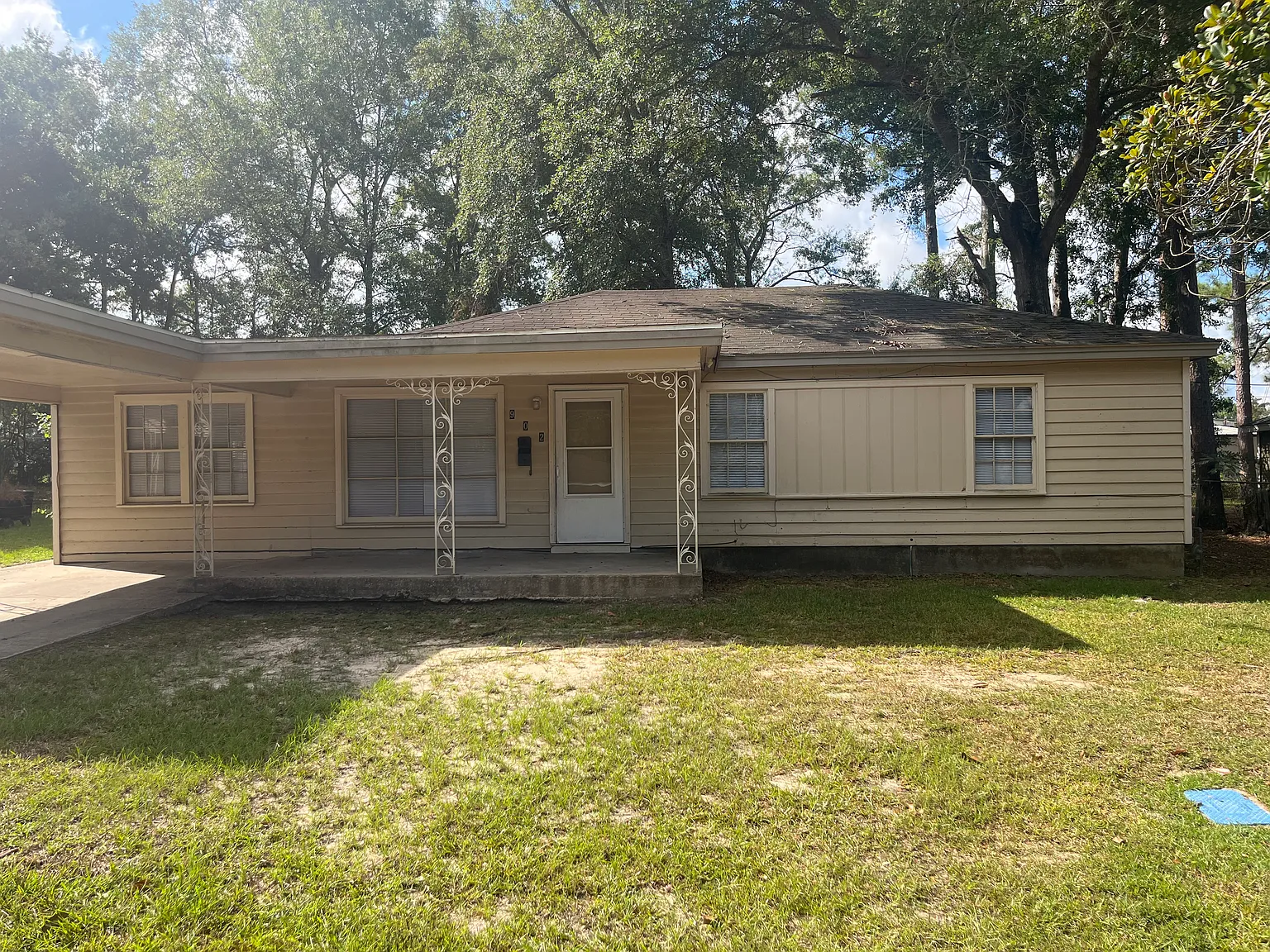 3 bed, 1600 sqft, $950 — Photo 1