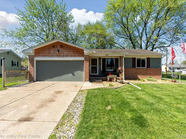 1057 Braeview Dr, Howell, MI 48843