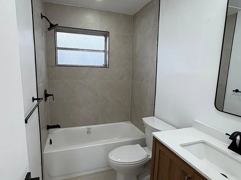 2418 Polk St — Photo 9