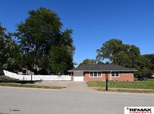 6730 Gladstone St, Lincoln, NE 68507