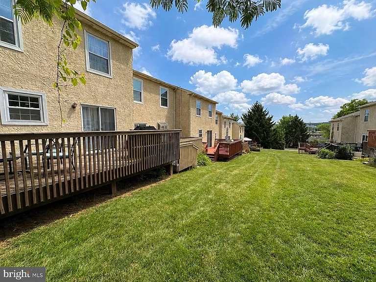 618 Coates Ln — Photo 14