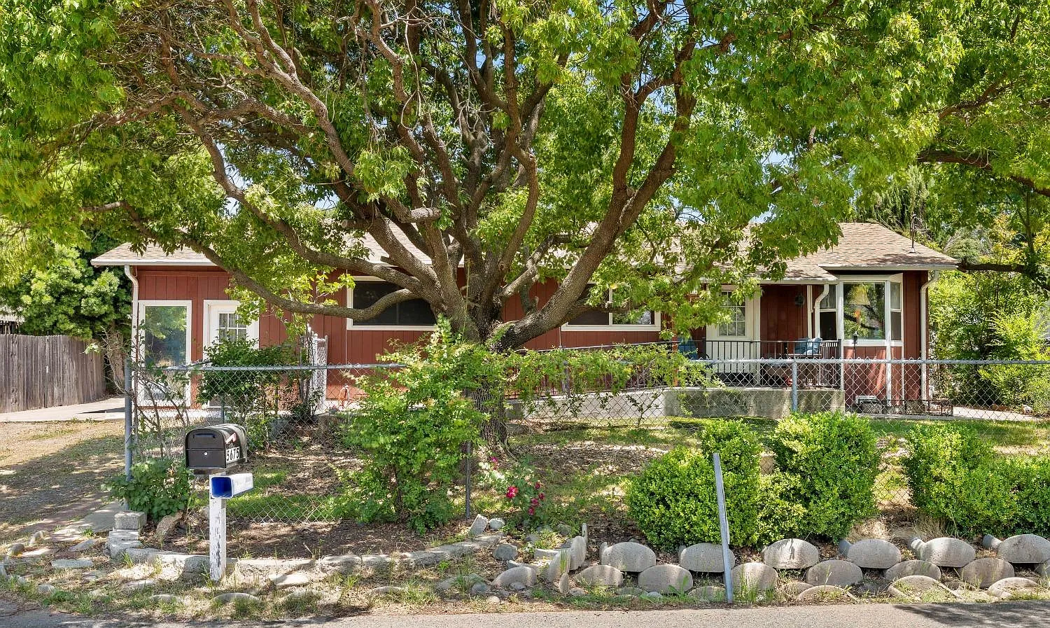 5675 Saunders Ave photo 1
