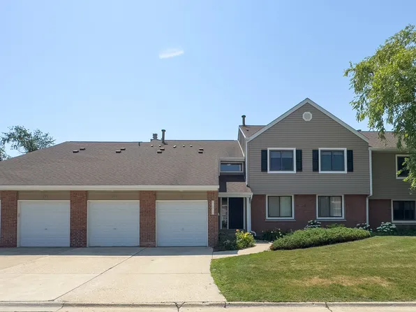 962 Harvest Cir, Buffalo Grove, IL 60089