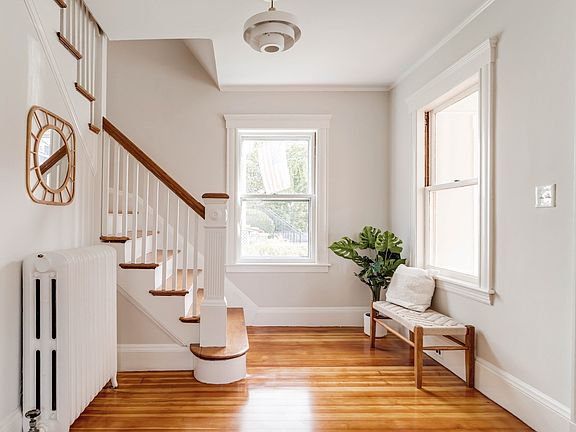 5th image of 11 Grandview St