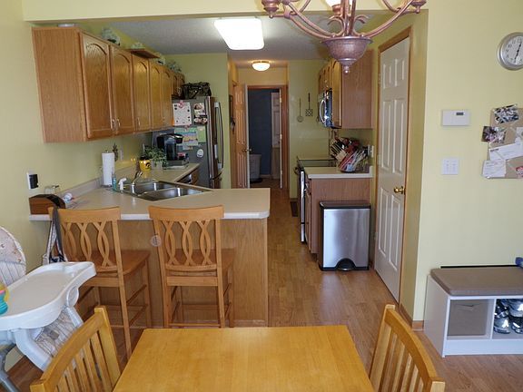 3rd image of 9424 Larch Ln