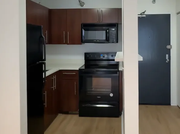 1108 N Lasalle St #207, Chicago, IL 60610