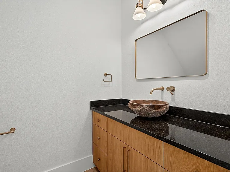 402 Emerald Way — Photo 26