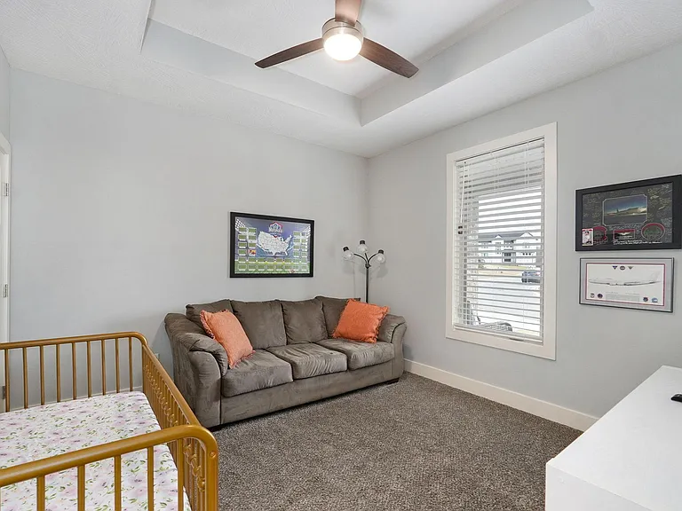 129 N Glengary Dr — Photo 5