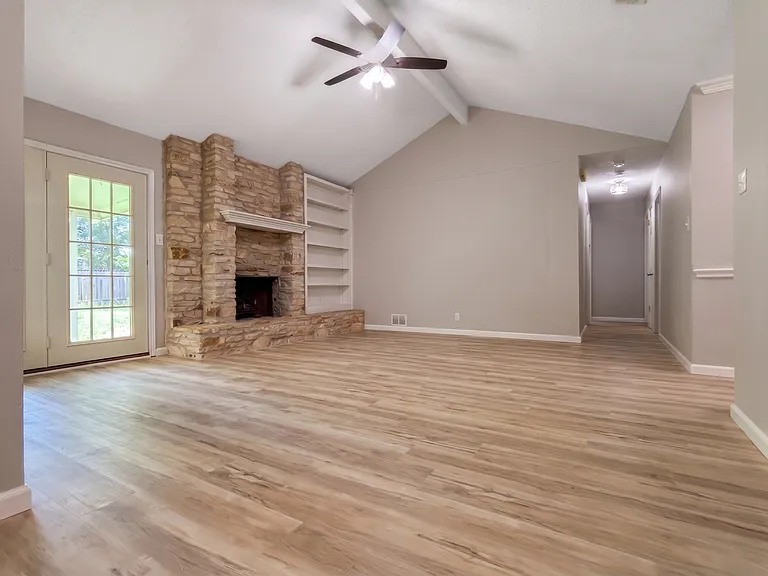 3500 Monument Dr — Photo 3
