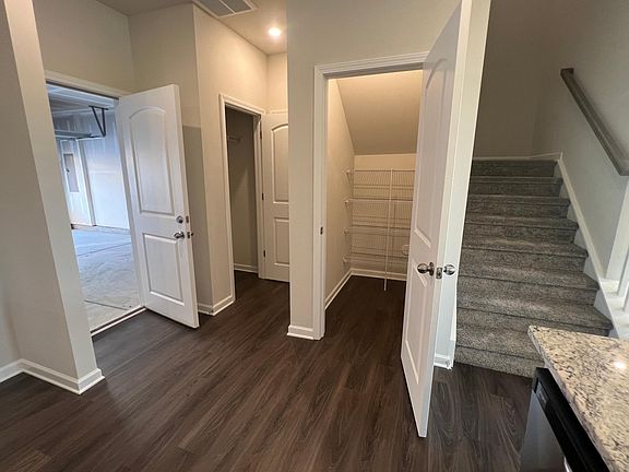 5th image of 5420 Kinsbridge Dr