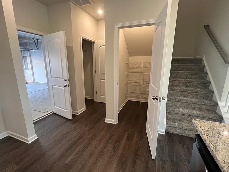 5420 Kinsbridge Dr — Photo 5