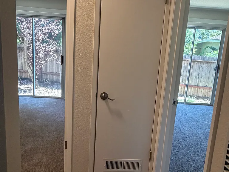 North Dutton Place Apartments — Photo 41