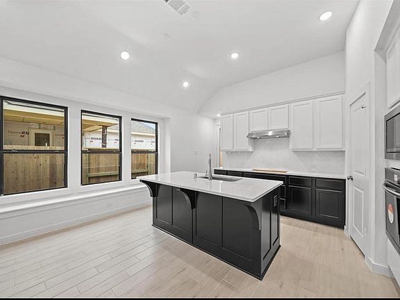 5th image of 4142 Kinsey St
