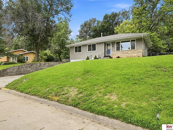 3rd image of 222 Pickardy Ln