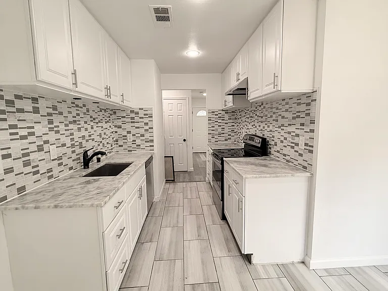 11501 Cotillion Dr — Photo 7