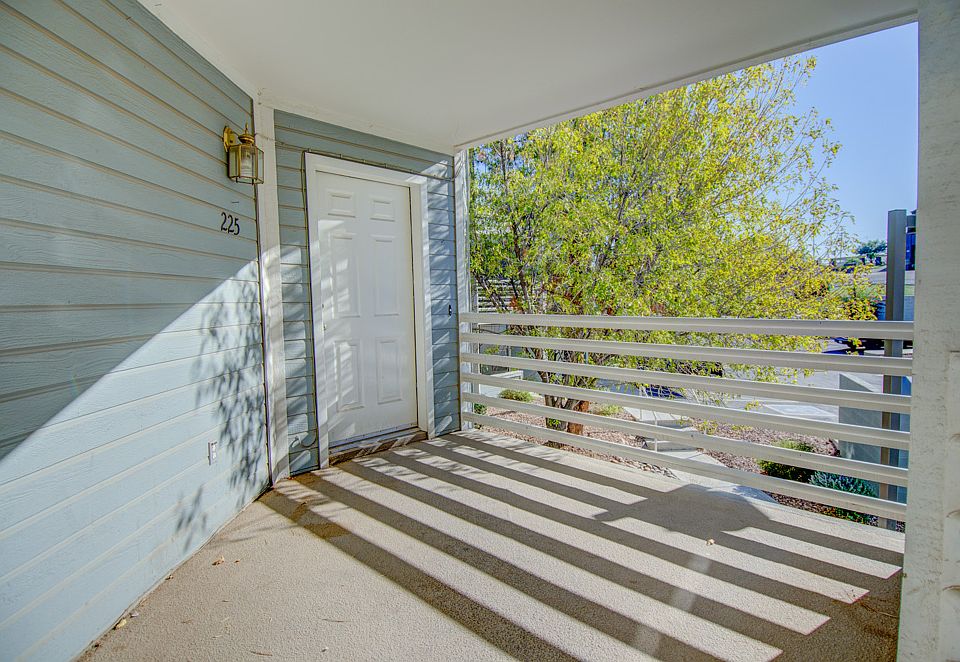 Front entry, private balcony
