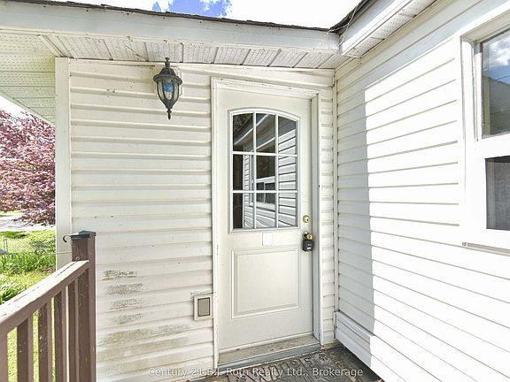4th image of 3427 Coronation Ave