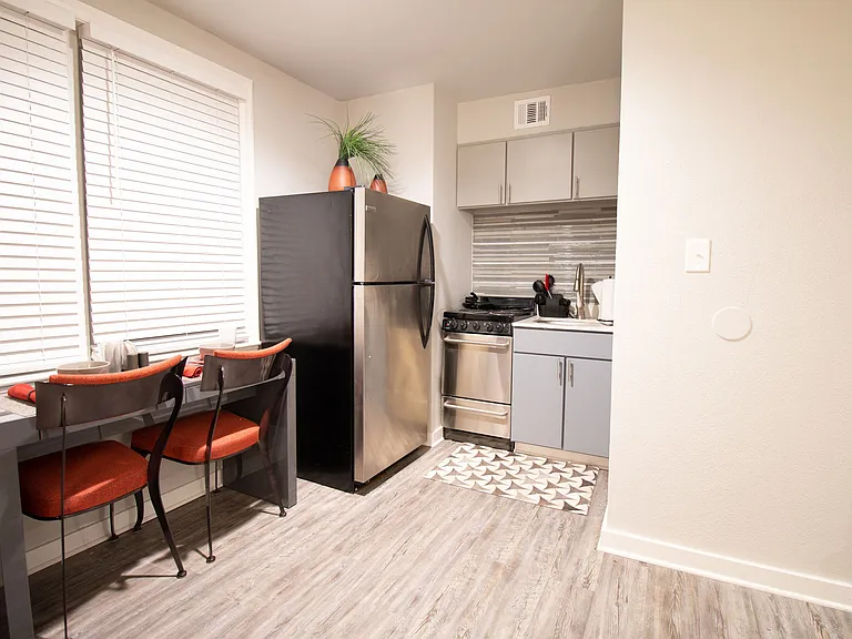 Mayflower Apartments — Photo 29