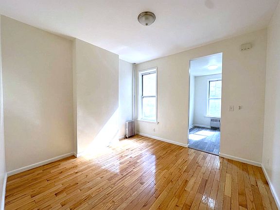5th image of 965 Seneca Ave #1L