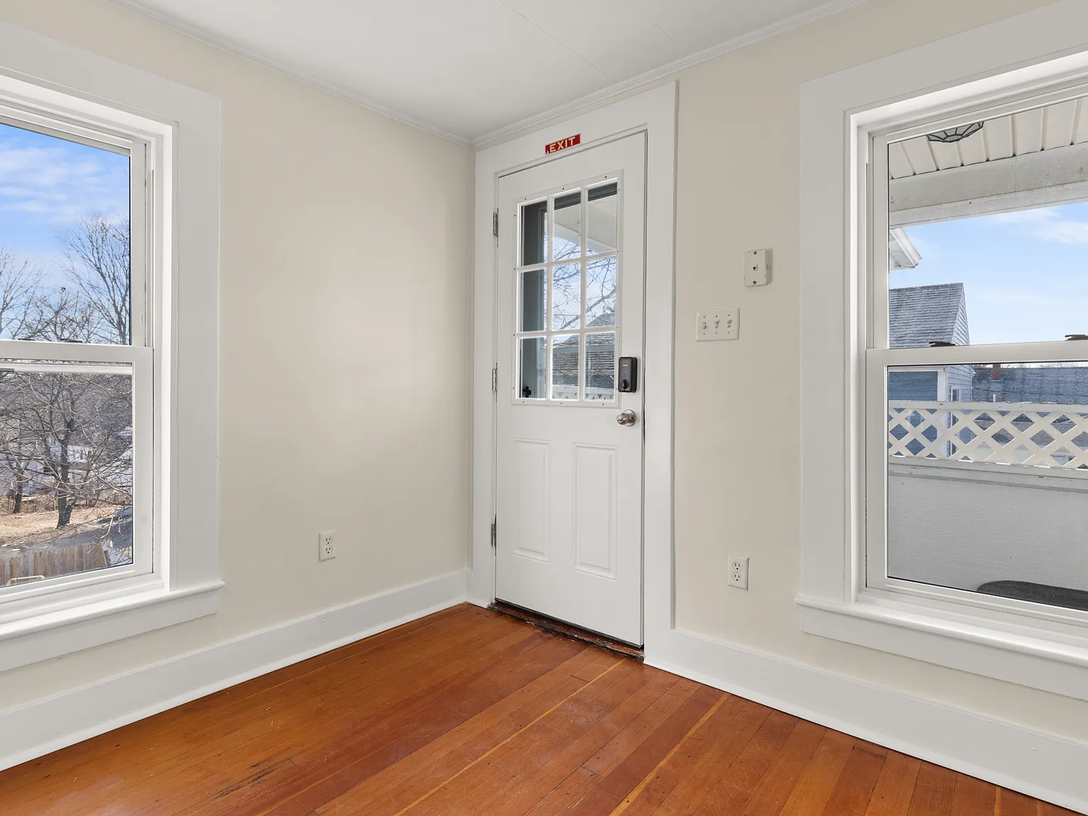 3 bed, 1024 sqft, $2,400 — Photo 2