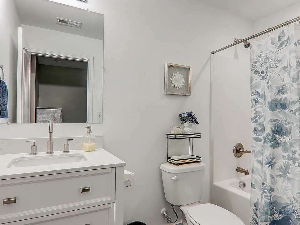 Marbella Cir Model Home-011