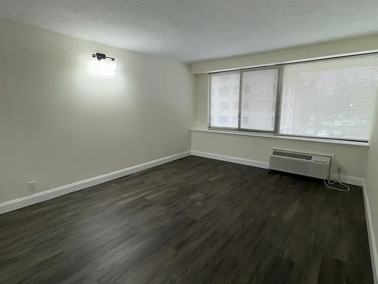 15 Stewart Pl #3D — Photo 12