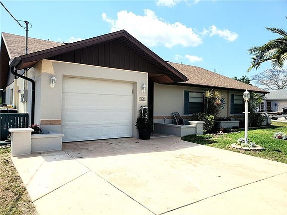 3rd image of 743 Crestview Cir