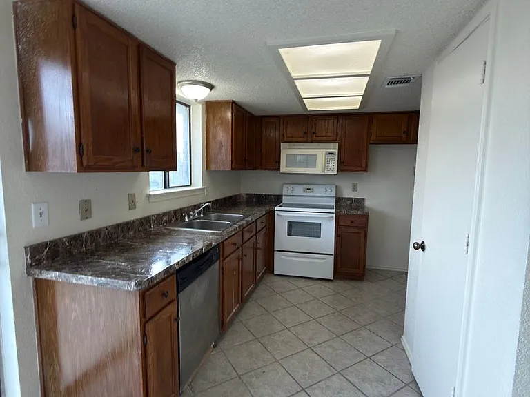 2701 Stanford St #A — Photo 3