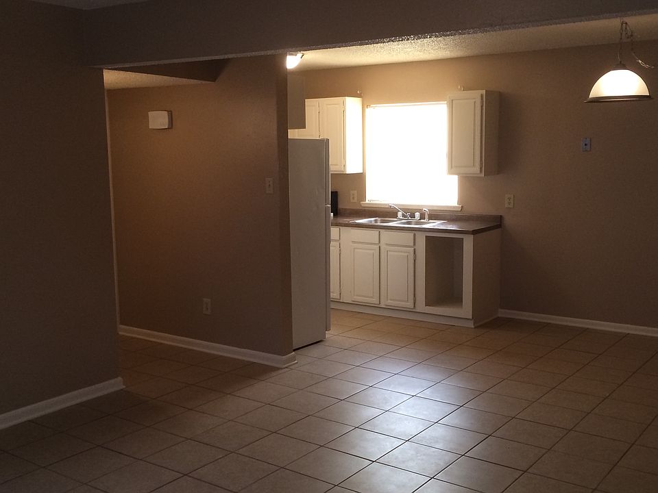 Living/dining/kitchen