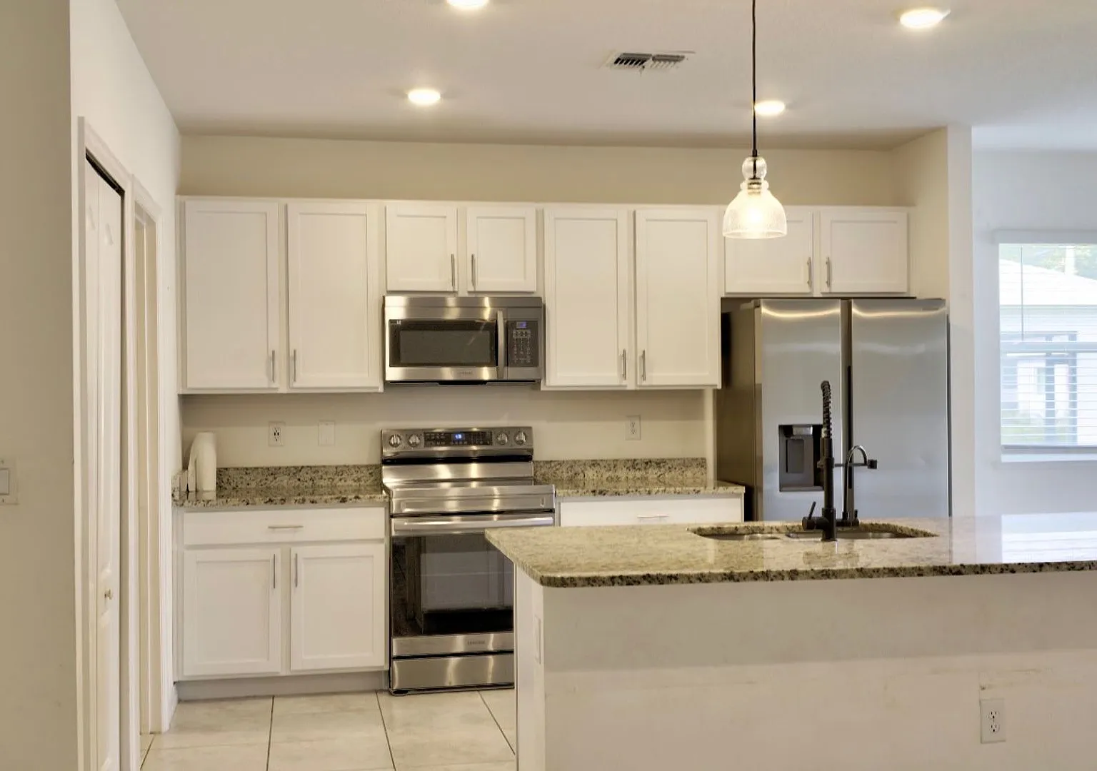 Beautiful 4-Bedroom, 2-Bath Home in Vero Lake Estates A True Gem! — Photo 4