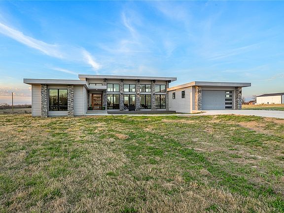 3rd image of 14338 Fruitwood Rd