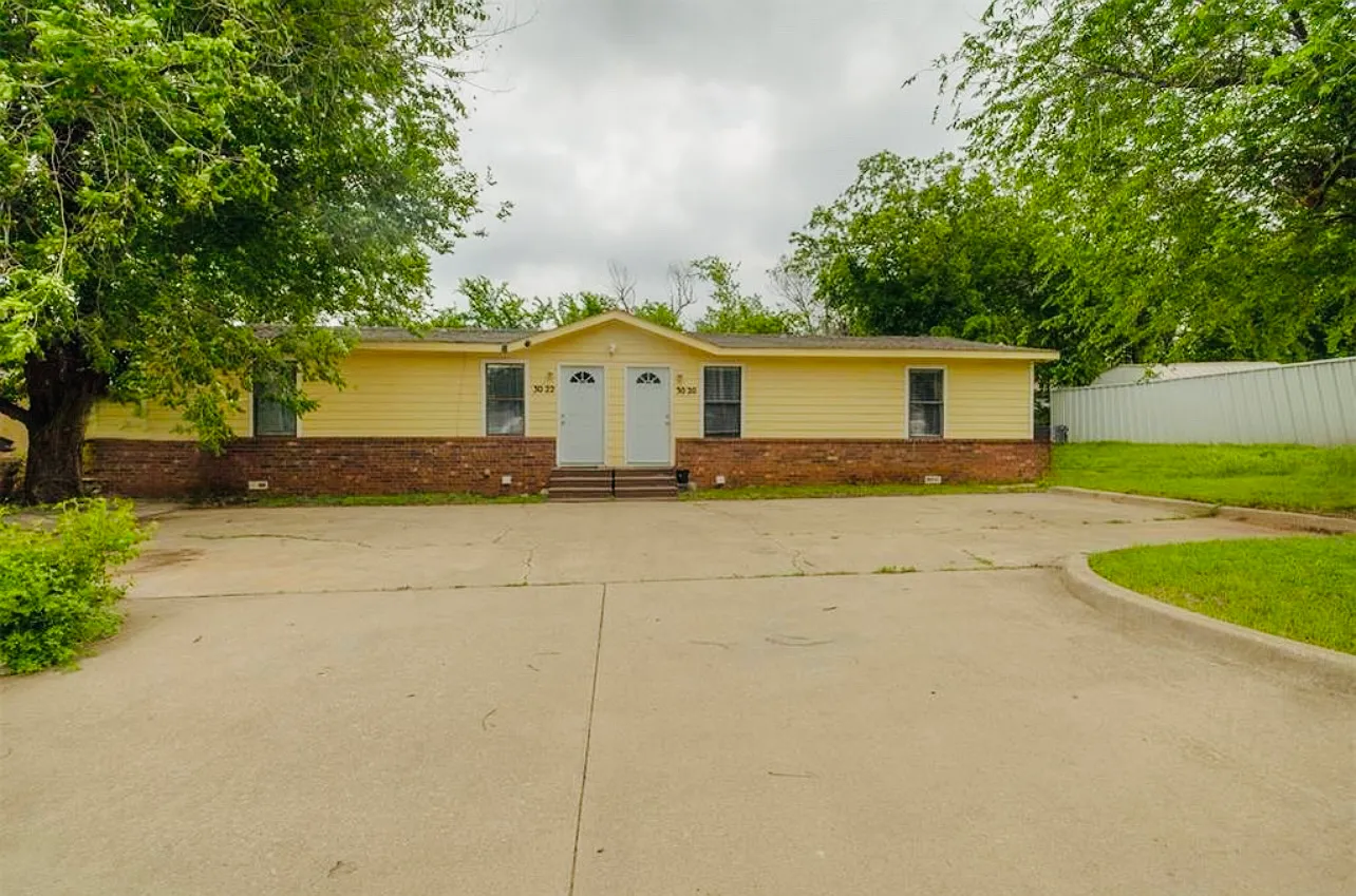 2 bed, 860 sqft, $1,000 — Photo 1