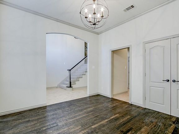 5th image of 7925 Heatherbrook Dr