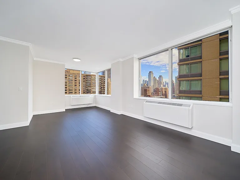 160 Riverside Blvd #27B — Photo 4