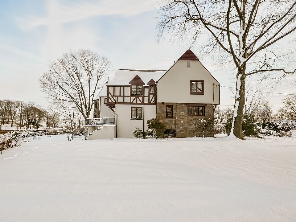 1st image of 3 Douglas Ln