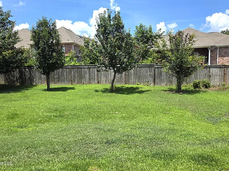 102 Oak Meadow Ct — Photo 22
