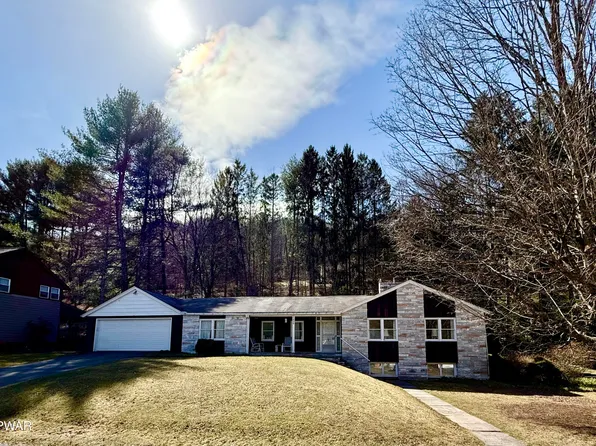 1839 Parkway Dr, Honesdale, PA 18431
