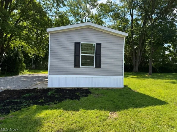 1 Silver Pond Dr, Apple Creek, OH 44606