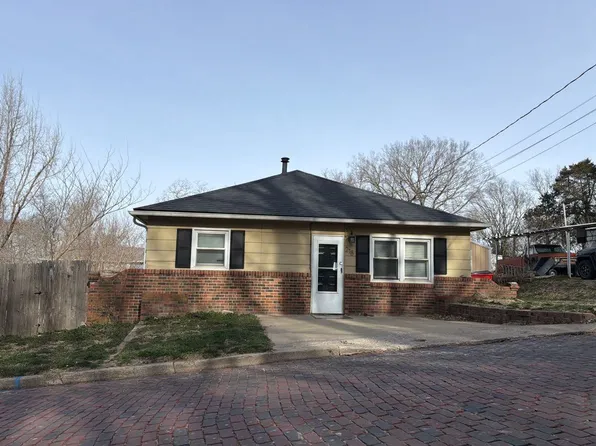 218 Highland Ave, Lexington, MO 64067