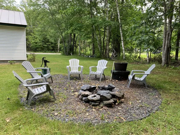 27 Lewis St, Greenville, ME 04441