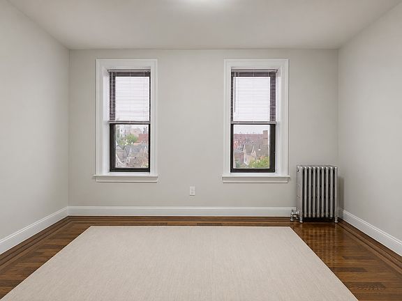 2nd image of 2075 E 16th St #4N