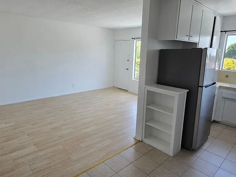 1308 N Poinsettia Pl #8 — Photo 4