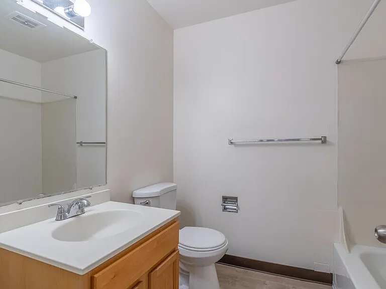 Riviera Apartments — Photo 24