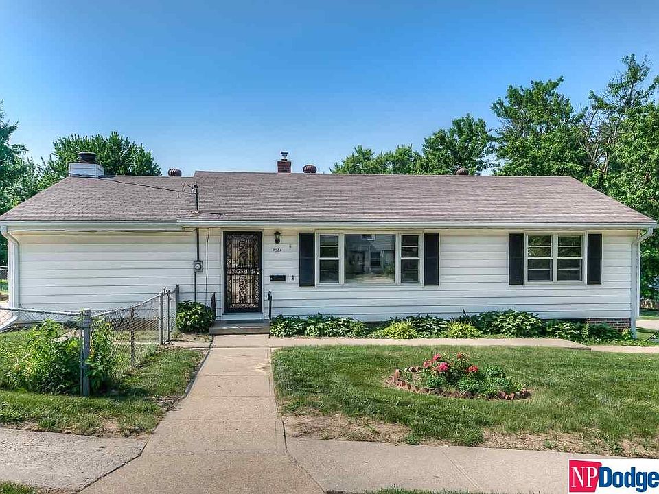 1st image of 7521 Izard St