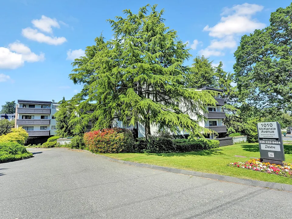 1010 McKenzie Ave #203
