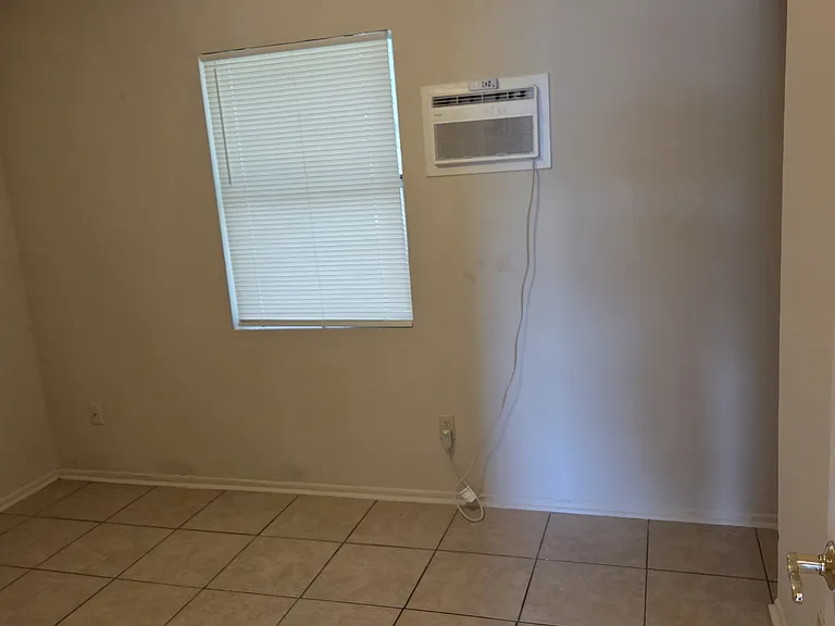 2810 Anthony St #B — Photo 6