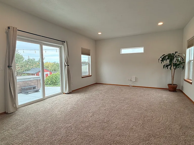4304 Jasper St — Photo 10